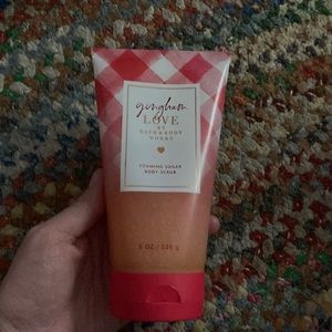 Bath and body works “gingham love” foaming sugar body scrub